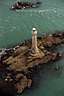 Le phare de la Hague  basse mer de trs grande mare (30k)